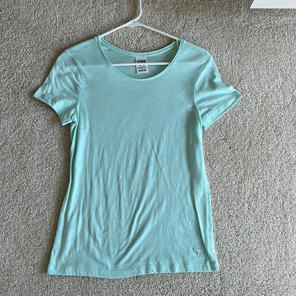 VS pink tshirt